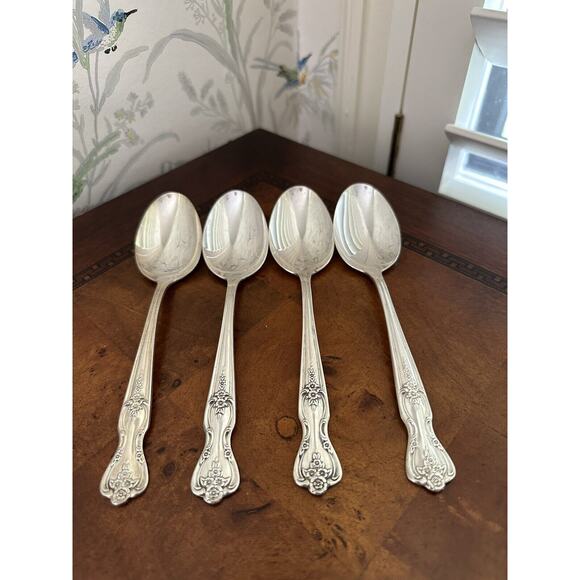 WM Rogers Extra Plate Inspiration Magnolia Silverplate Set of 4 Dinner Spoons - Picture 1 of 4